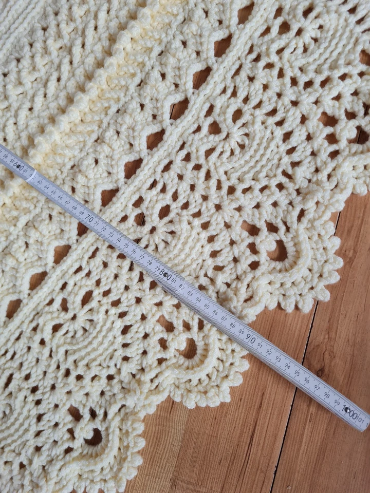 Teppich / gehäkelt, Handarbeit 137 x 90 cm - Bild 4 von 4