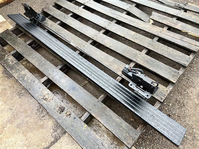 Passenger Right Power Running Board 84760903 For 2024 Sierra
