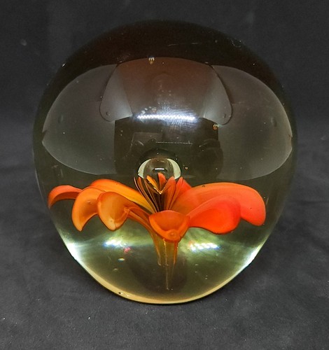 Vintage Art Glass Hand Blown Paper Weight Orange Petal Flower CONTROLLED BUBBLE - Picture 4 of 4