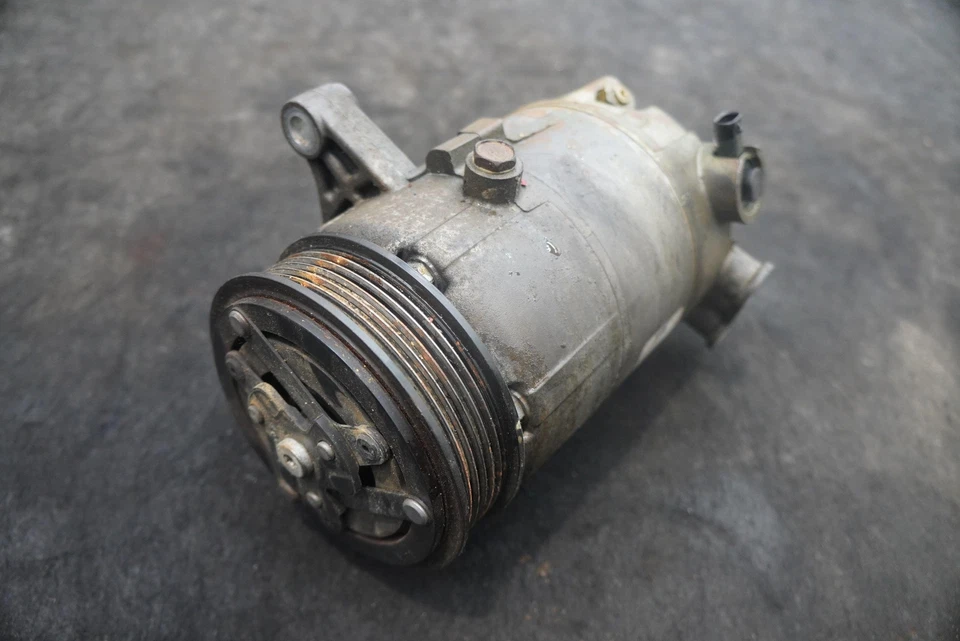 Compresor de aire acondicionado de aire acondicionado 84445509 OEM Chevrolet Corvette C7 2014-16 Foto 3 de 4