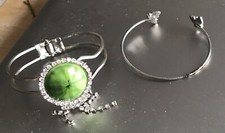 2 Hair Clips 2 Bracelets