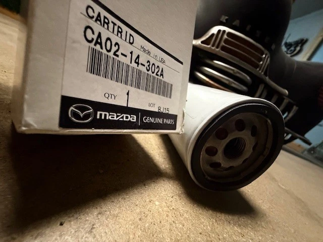 (1) Genuine MAZDA OEM OIL FILTER CA02-14-302A - same as dealership / YF0914302A - Image 2 of 4