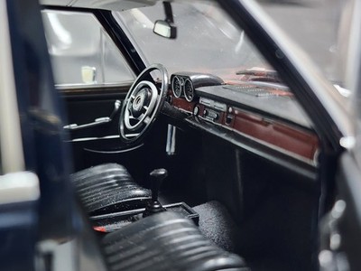 1:18 Norev Mercedes Benz 280SE W108 1968 Midnight Blue Dealer