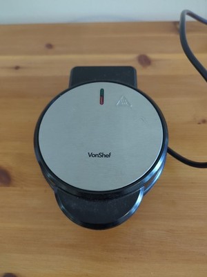VonShef Mini Waffeleisen - Antihaftbeschichtete Platten, Kontrollleuchte, Schwarz, 700 W