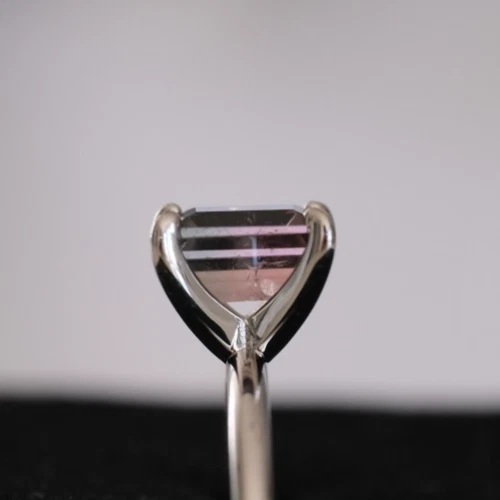 Anillo de turmalina brasileña de 1,24 quilates Foto 3 de 3