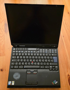 IBM Thinkpad T30 2366 - Ohne Ram HDD Akku - Für Ersatzteil - Defekt