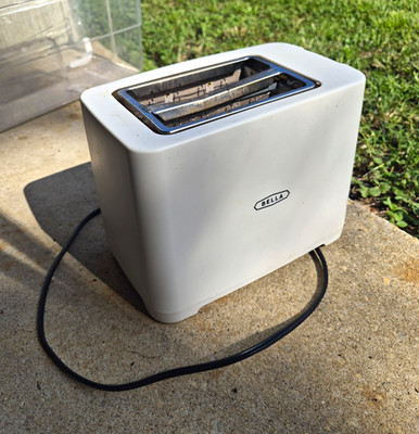Bella 2-Slice Toaster 6 Settings 900W Bagel Defrost Reheat Cancel White