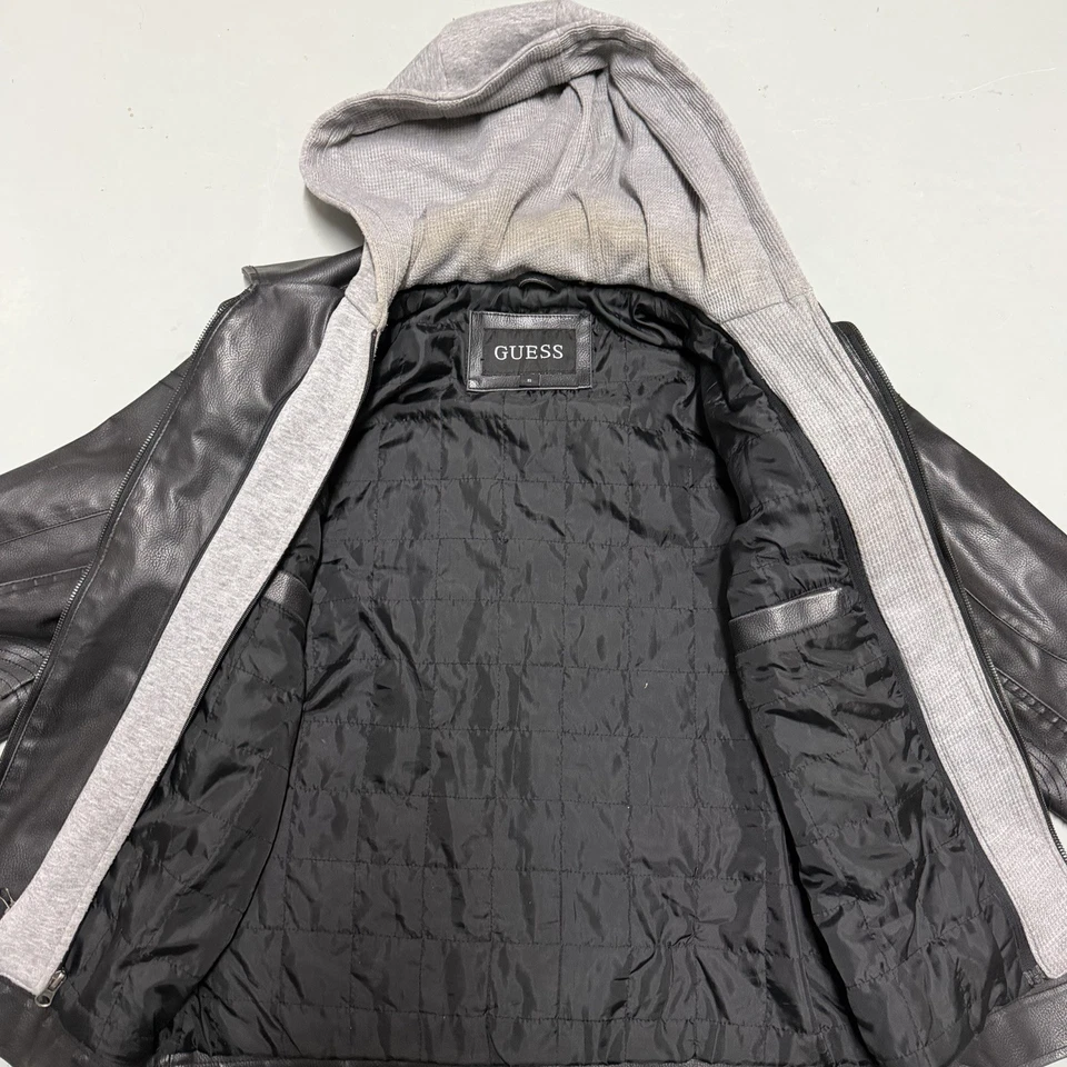 Guess Vegano Imitación Cuero Moto Chaqueta Para Hombres Pequeña Gris Extraíble Sudadera con Capucha Motociclista NUEVO Foto 4 de 4