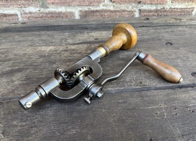 Antike frühe Eisen gerahmte BET Handbohrer Klammer Holzbearbeitung Vintage altes Werkzeug