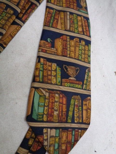 Vintage Tie made in USA 100% Silk alynn Antique Library Books on shelves