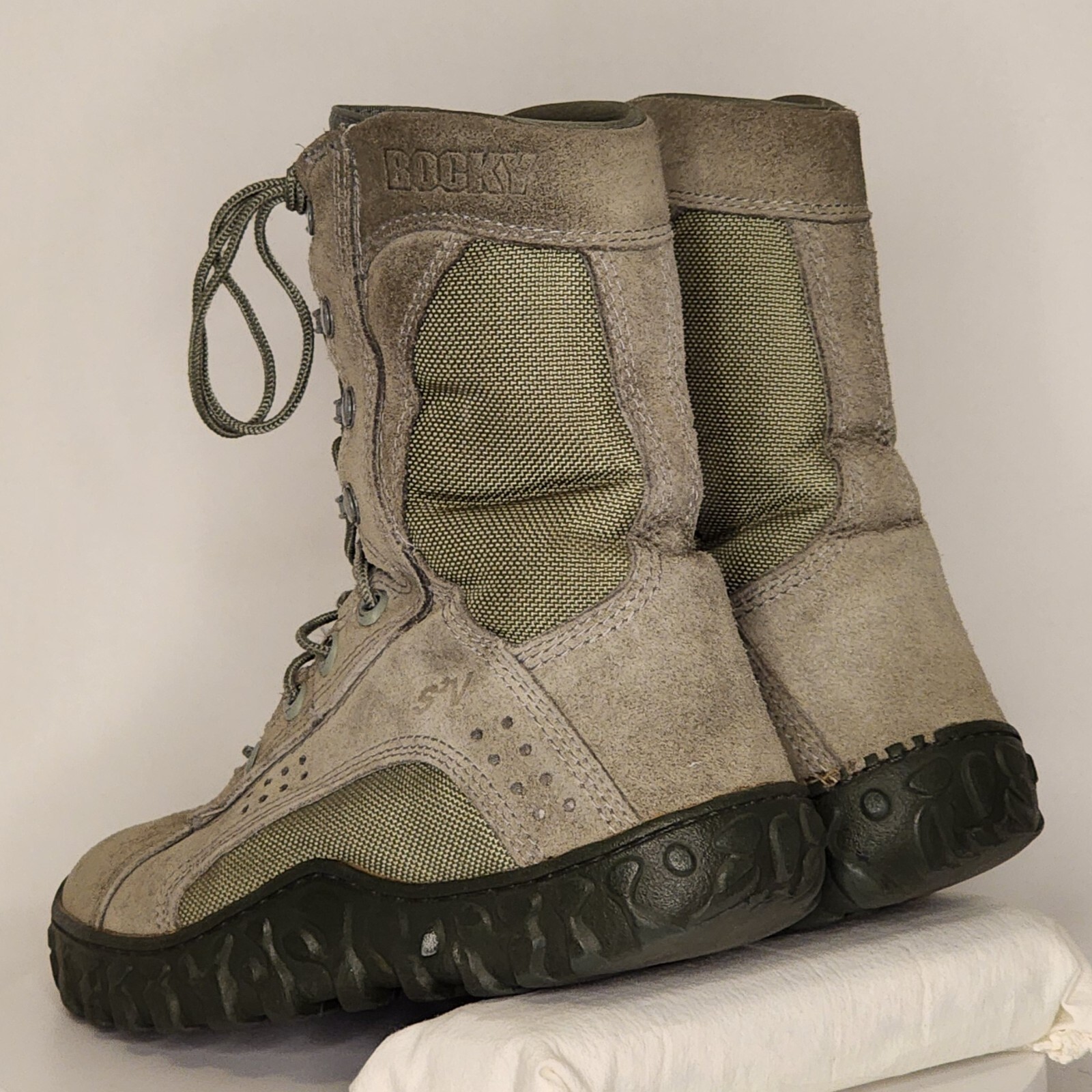 Bottes De Combat Rocky S2V – Imperméables – Isolées – Vibram – Homme 10.5 M – USA