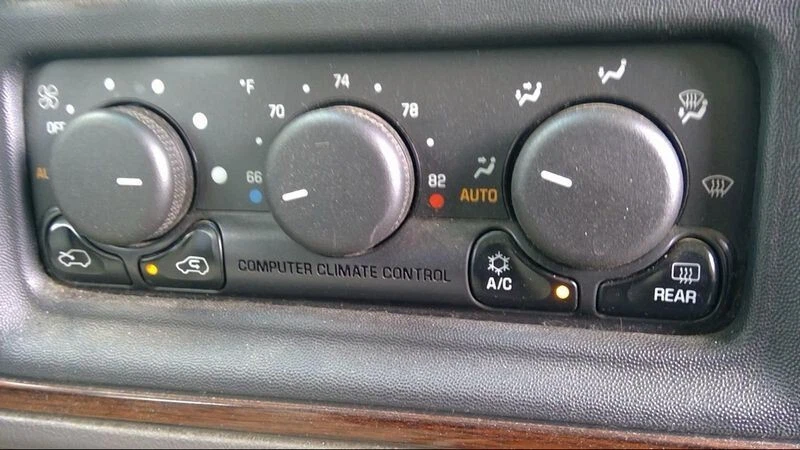 2002 Cadillac Escalade AC Heater Climate Control Temperature OEM - Image 4 of 4
