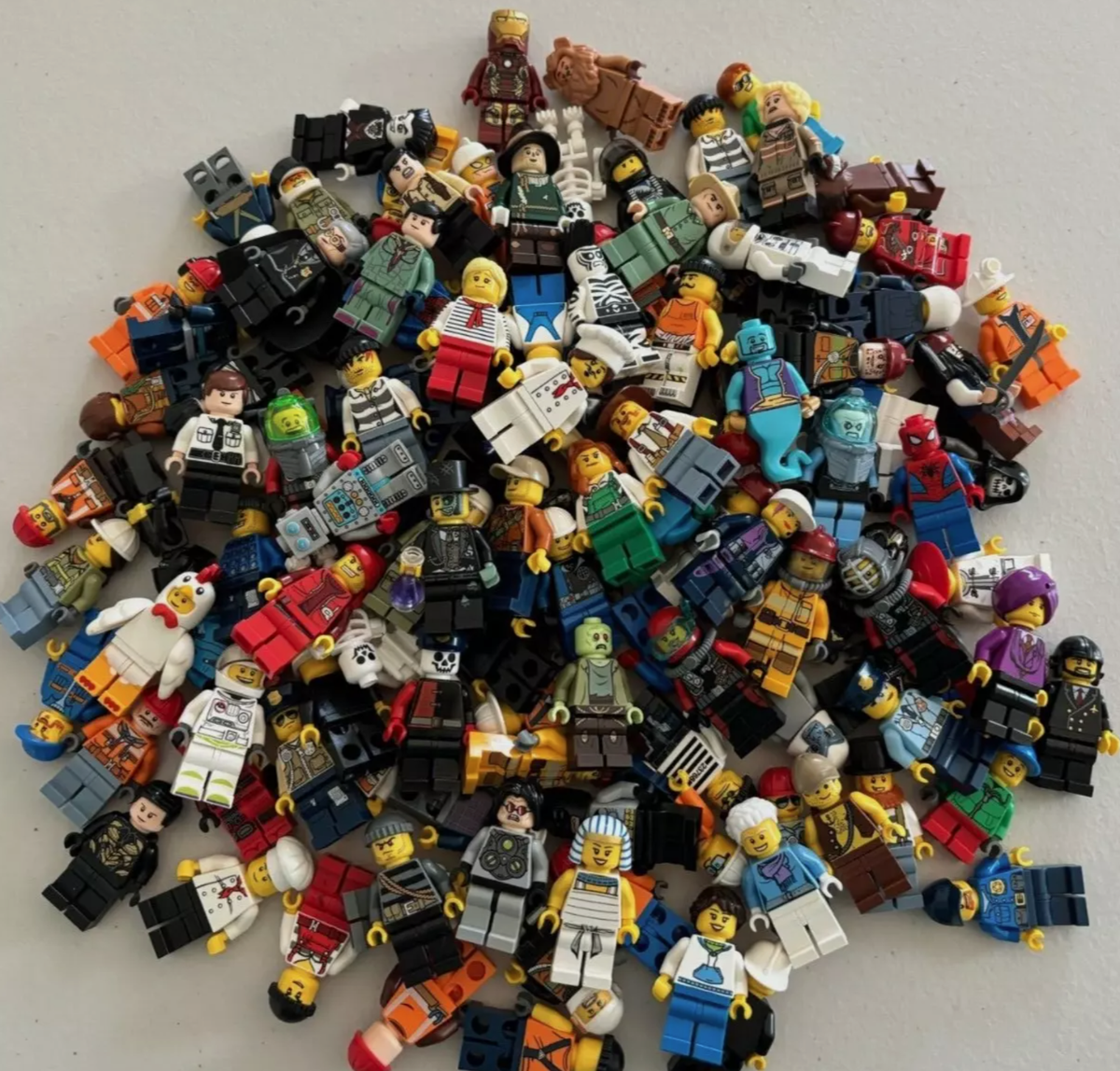 Random 24 x LEGO Minifigures Lot - Space Marvel City Star Wars