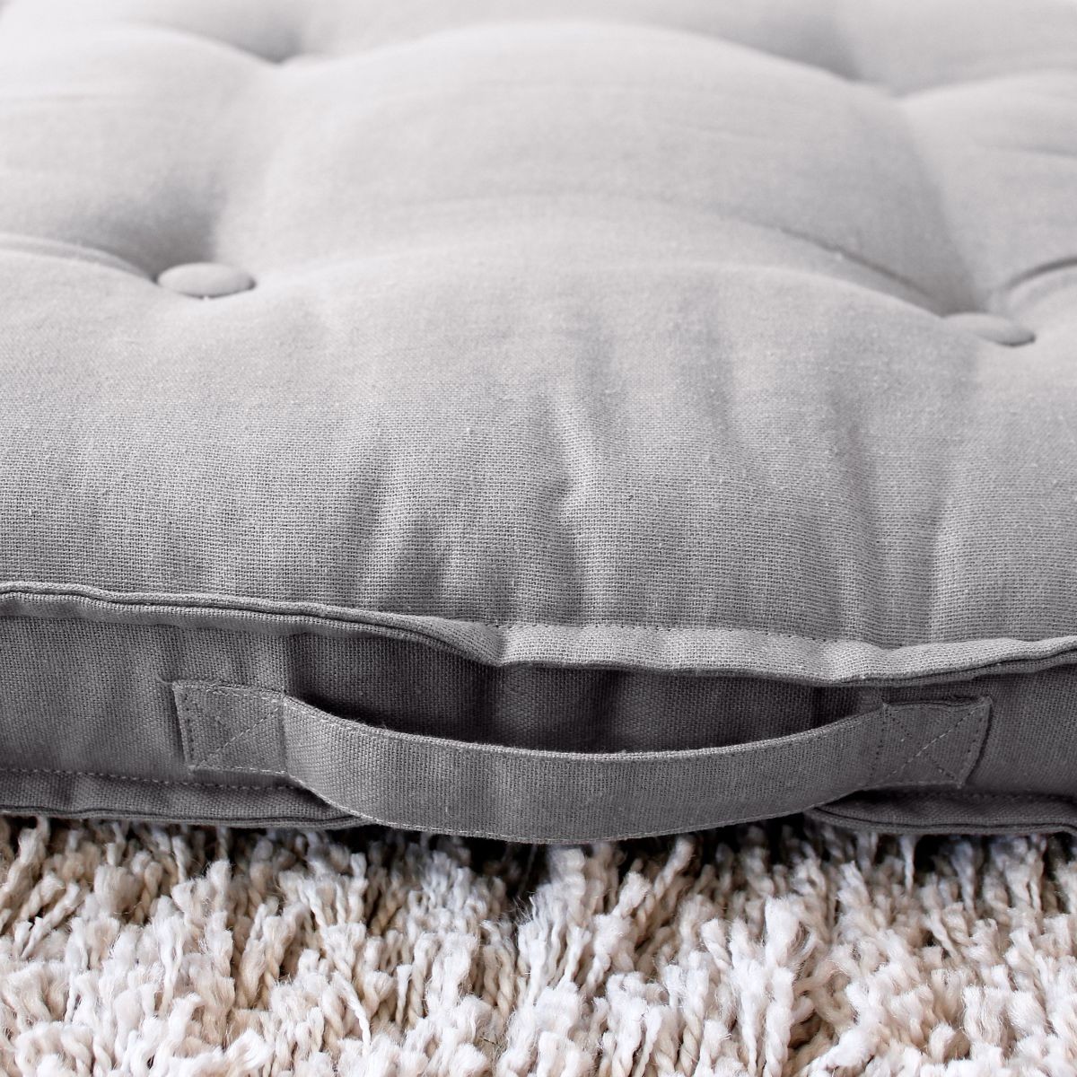 Coussin de sol Panama 50x50cm gris clair assise capitonnée confortable