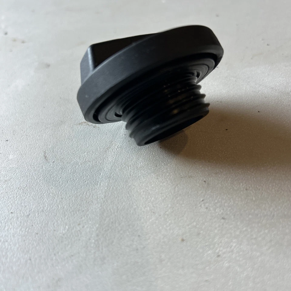 Tapa de llenado de aceite de motor Honda Accord 2008-2011 2,4 L L4 tapa superior SAE 5W-20 OEM Foto 2 de 3