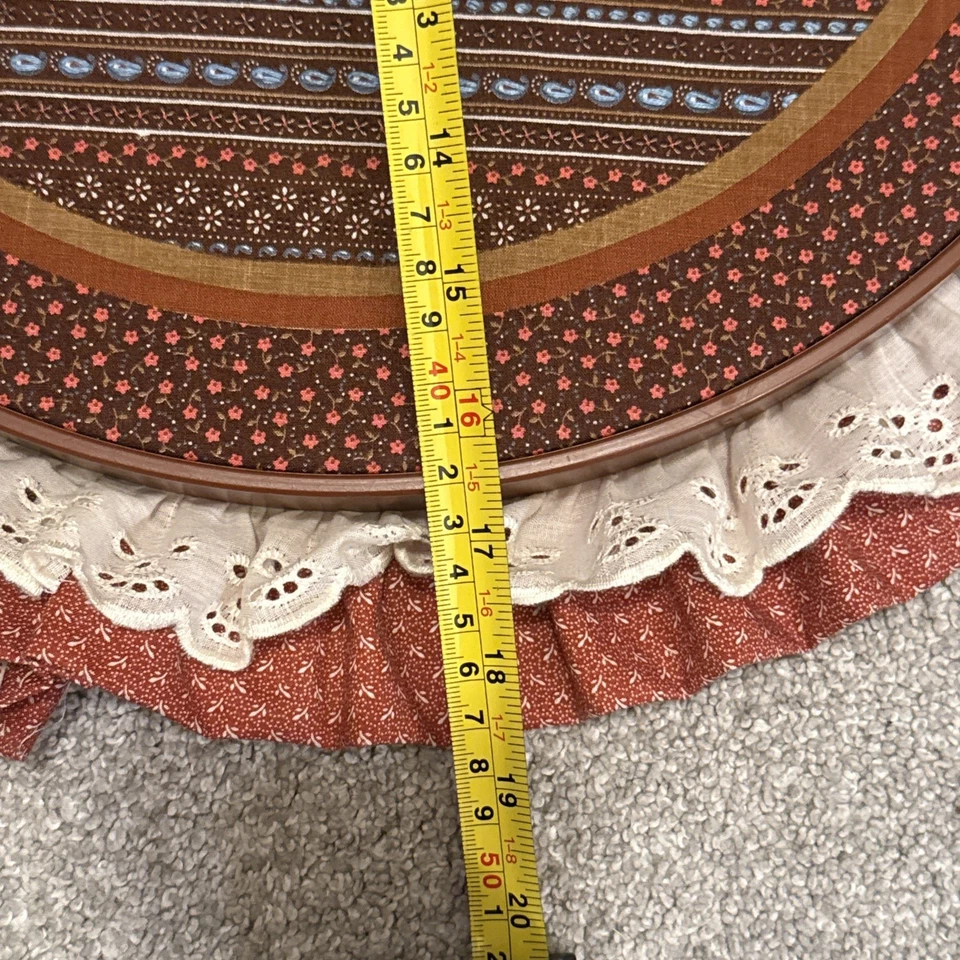 Vintage Duck Embroidered Canvas Hoops 2 Piece 14 x14 Round With 2" Lace Border - Image 3 of 4