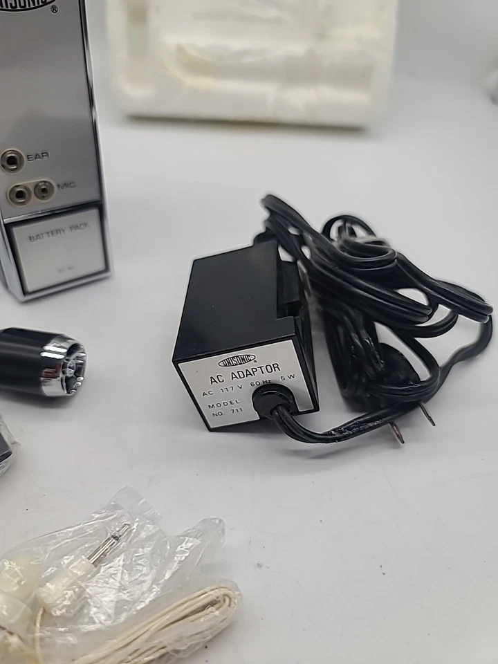 Unisonic No 711 com microfone livreto e adaptador CA feito no Japão  - Imagem 3 de 4