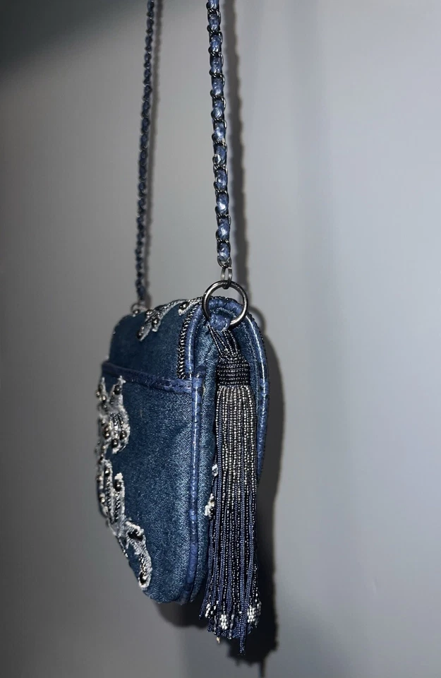 Bolso de mano Mary Frances Good Jeans azul Jean con cuentas flores Foto 3 de 4