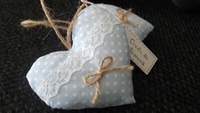 Decorazioni shabby chic 2 cuori celeste a pois con pizzo e fiocco da appendere