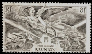 WWII Allegory of Victory over Arch of Triumph Paris & Tanks French Reunion Stamp