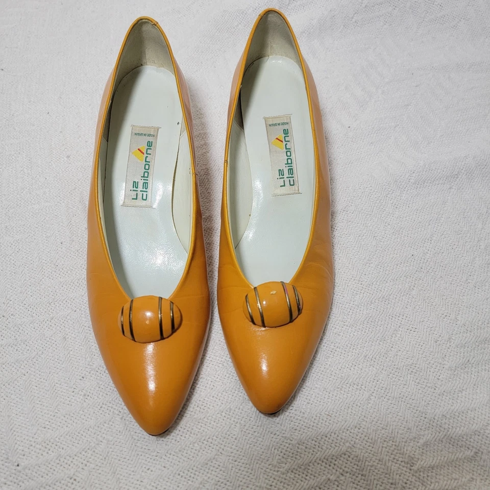 Bombas de couro amarelo vintage Liz Claiborne feitas na Espanha biqueira apontada tamanho 10 - Imagem 2 de 4