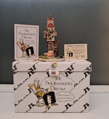 Neuwertige John Hine Shoemaker's Dream Watermill Boot Figur. Inklusive Box & COA