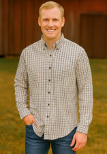 Arrow Wrinkle Free Long Sleeve Button Down Shirt  Size Large / XL