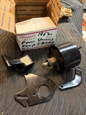 1961 - 1962 - 1963 Pontiac Bonneville Power Steering Pump And Brackets 389 421 1961 - 1962 - 1963 Pontiac Bonneville Power Steering Pump And Brackets 389 421