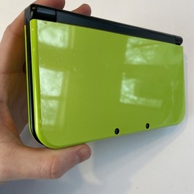 New Nintendo 3DS XL Handheld Console Lime Green With Charger Stylus