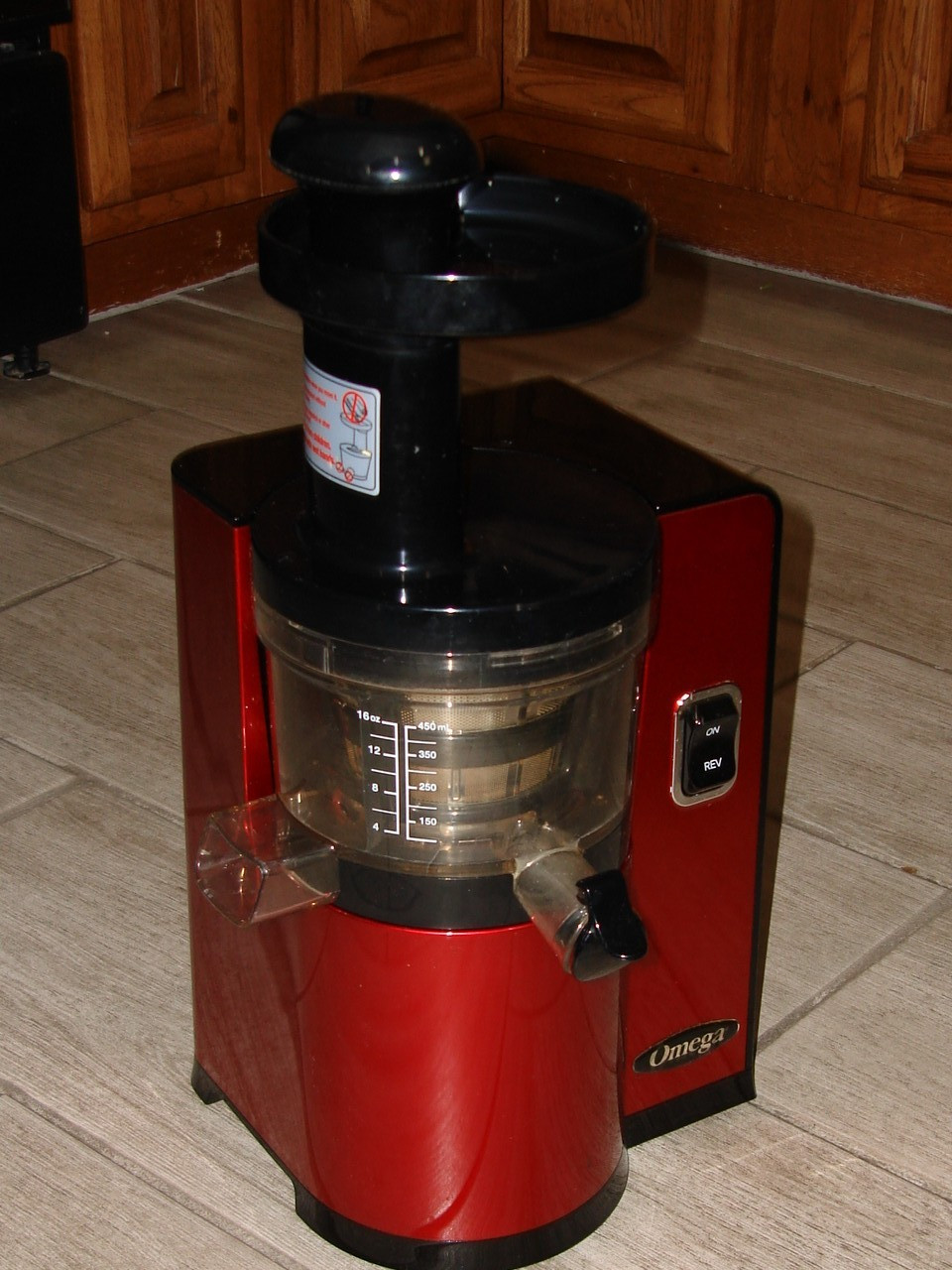 Omega RED Cold Press Vertical Slow Masticating Compact Juicer VSJ843Q