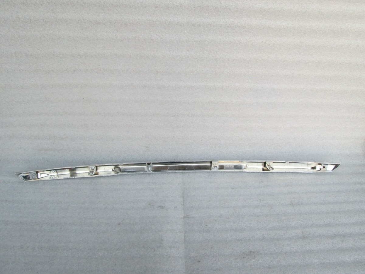 ＊24a⭐️ ＊ 2017-2019 NISSAN ROGUE REAR BUMPER OEM CHROME MOULDING