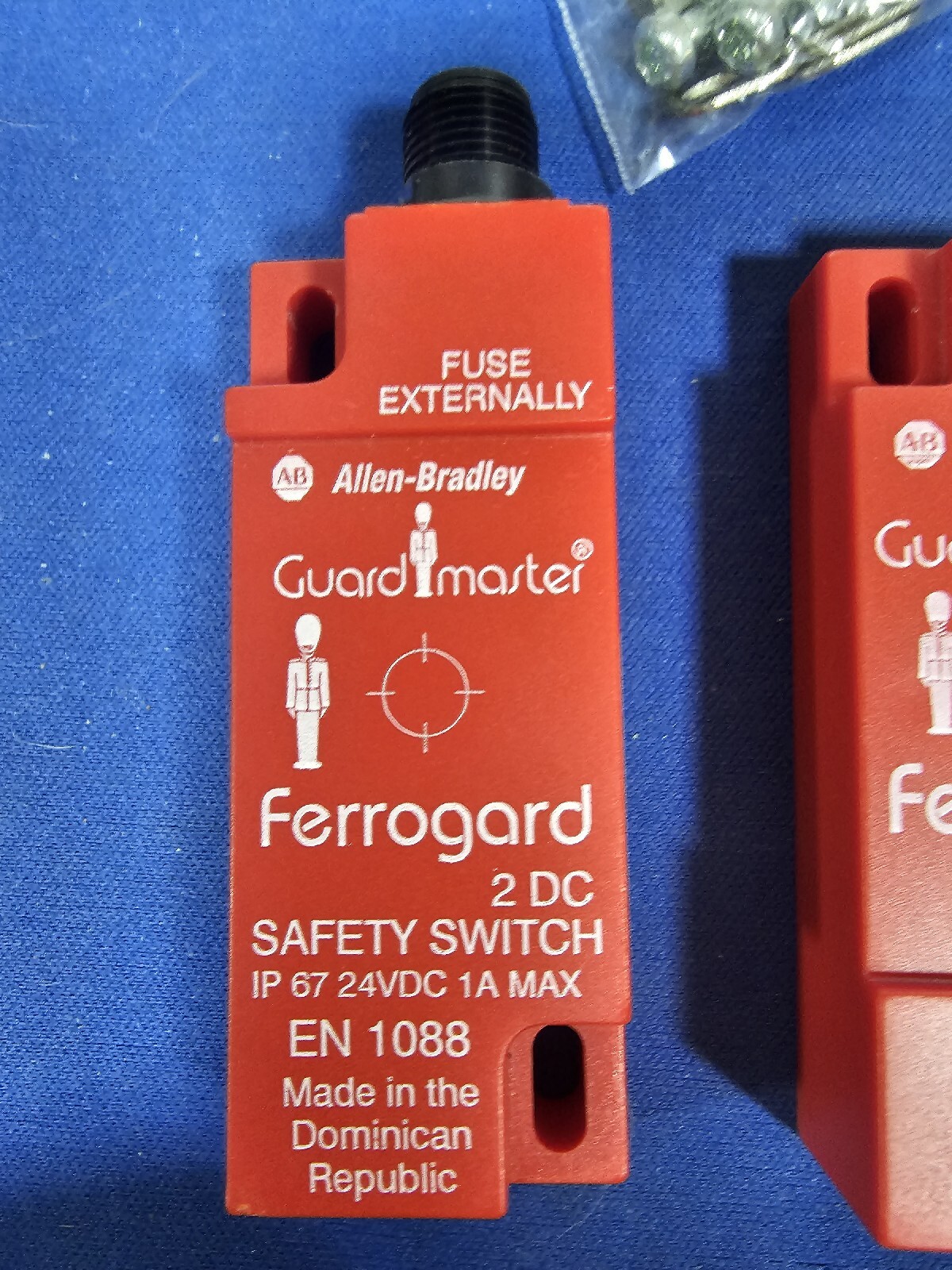 ALLENBRADLEY GUARDMASTER SAFETY SWITCH FERROGARD 2DC eBay