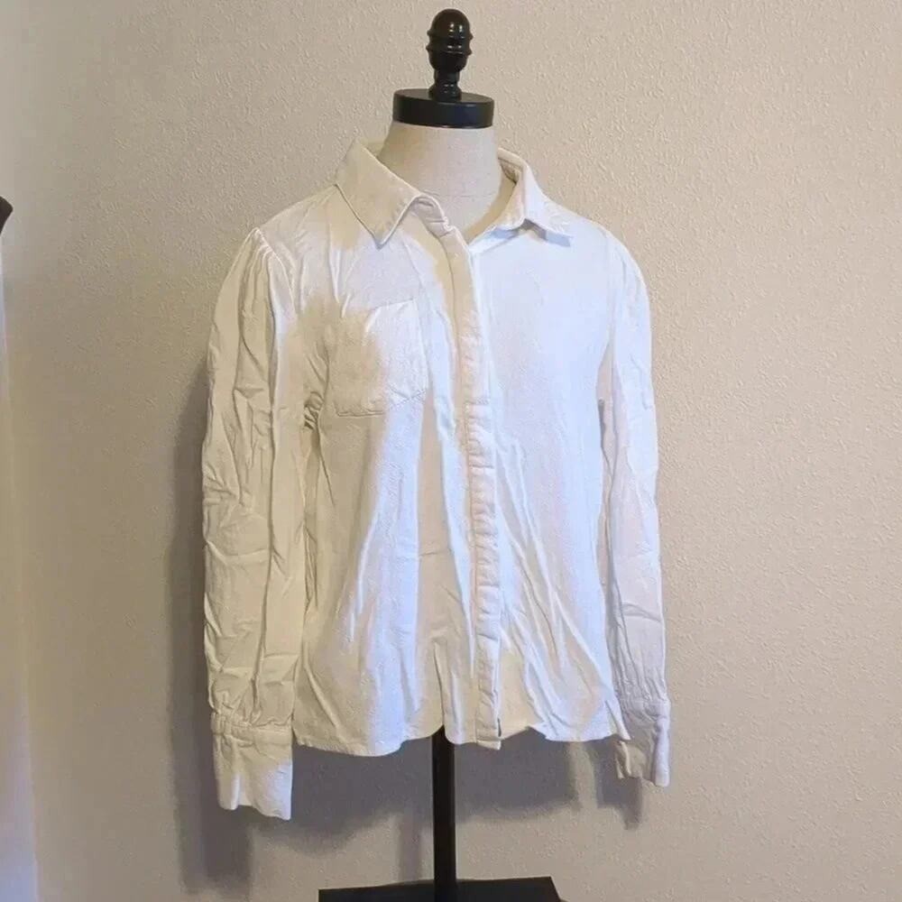 Dazy white button down top size Medium - image 1