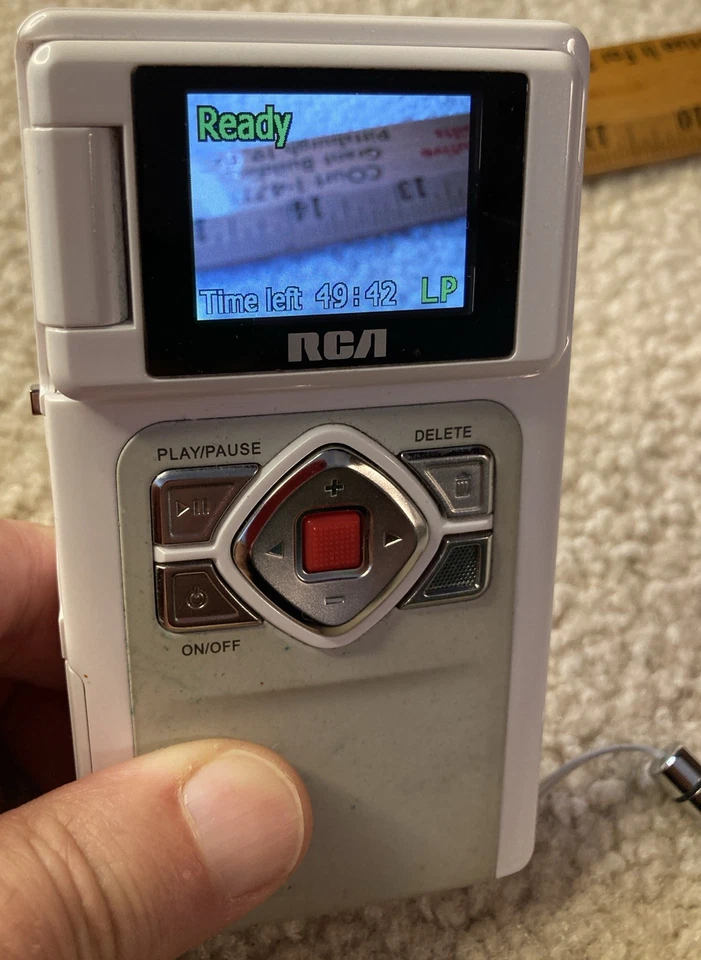 RCA SMALL WONDER VIDEO CAMCORDER/CAMERA WHITE  FLIP SCREEN  - Image 2 of 4