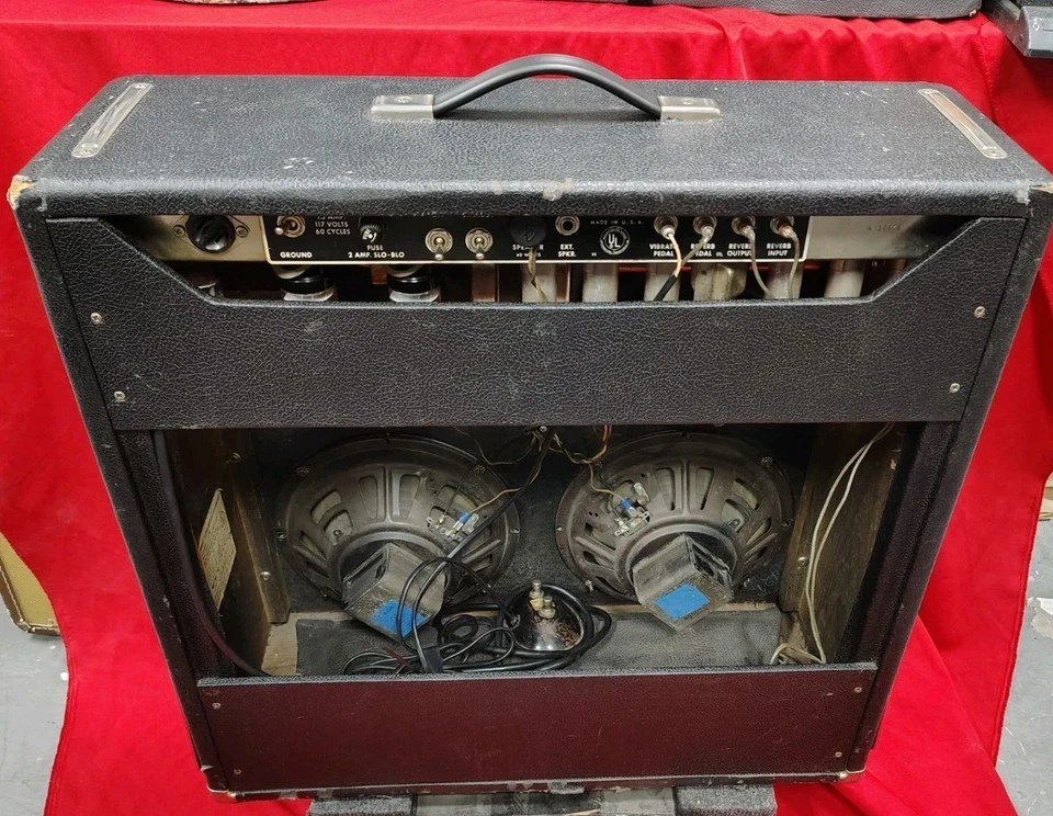 FENDER 1965 SUPER REVERB TUBE GUITAR AMP VINTAGE  SN#A10378 WITH COVER  - Image 2 of 4