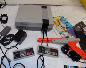Nintendo NES Console Bundle w/ Controllers, 2 Games, Zapper & Manuals - TESTED