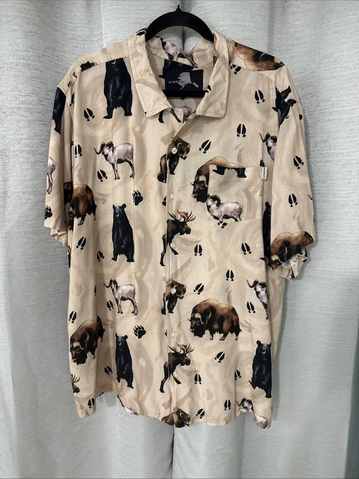 AK Aloha Co Mens XXL Bison Bears Rams Print Button Up Shirt Juneau Alaska
Opens in a new window or t