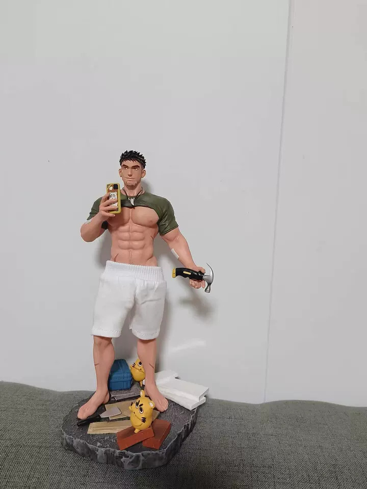 Gentleman 18 Studio Decoration Worker Kevin Resin Statue Painted 1