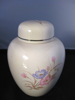 Vintage Japanese Webb Gloria lidded porcelain ginger jar / tea jar