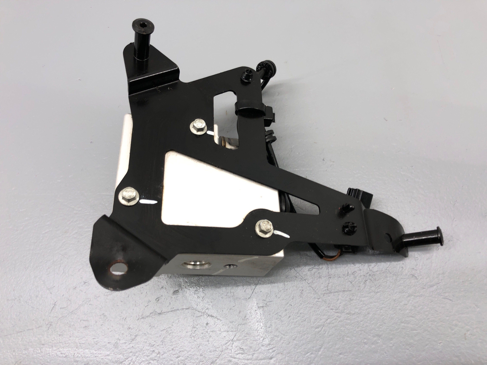2020-2023 MCLAREN GT DRIVING SUSPENSION PUMP VALVE MODULE 13B0737CP OEM 2021