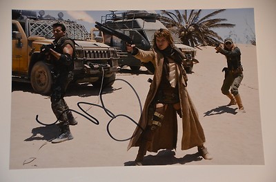  Milla Jovovich signed Resident Evil Extinction 20x30 Foto Autogramm / Autograph