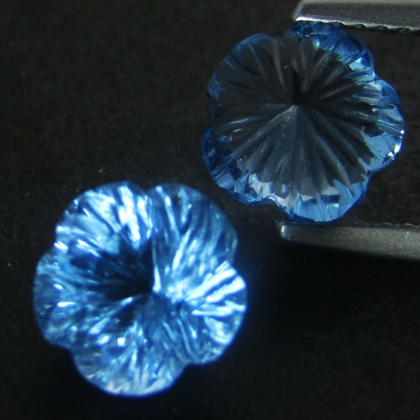 4.31Cts Extraordinary Natural Swizz Blue Topaz Flower Carving pair Gem