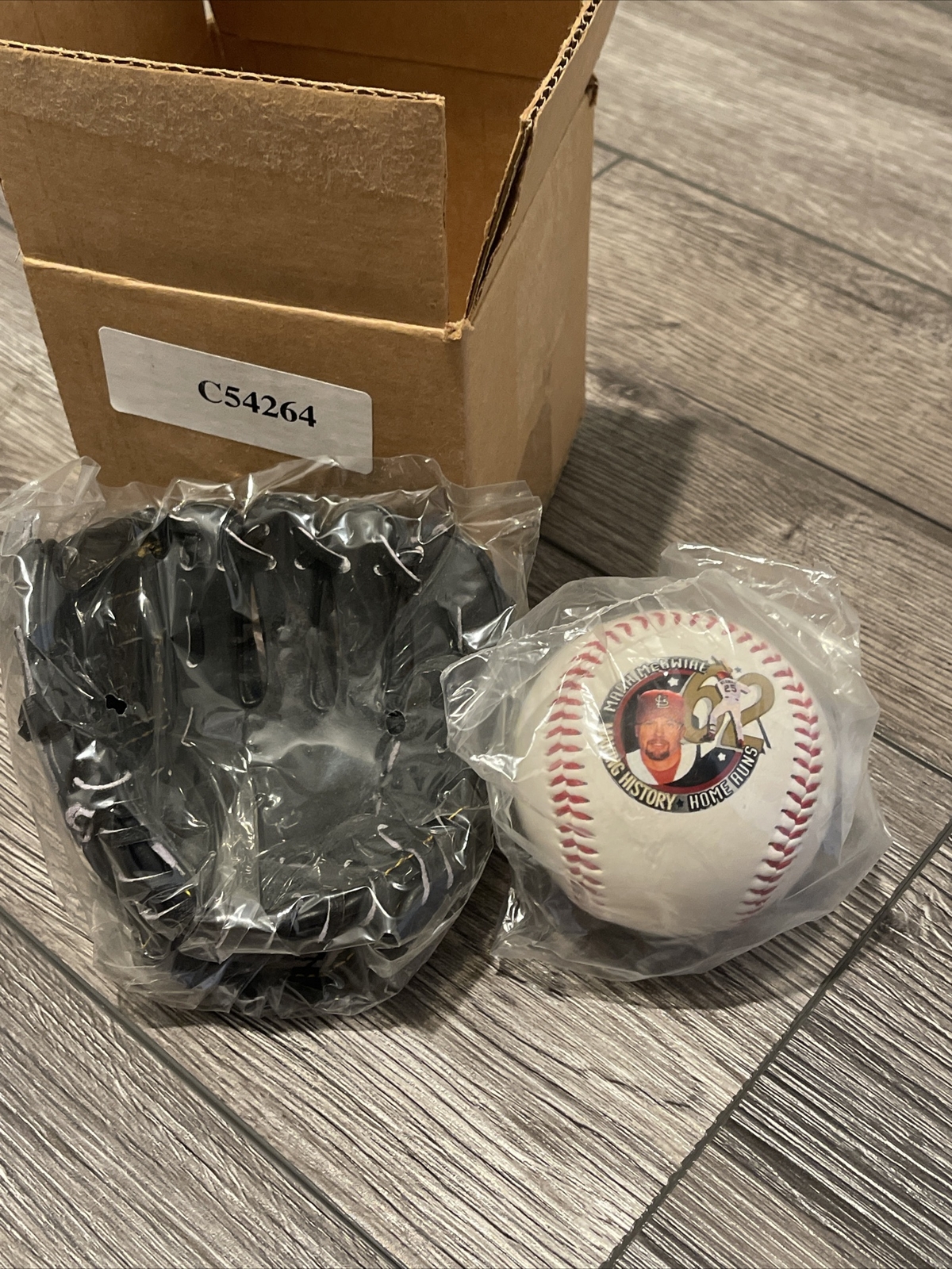 Mark McGwire Autographed 62 Home Run 1998 Commemorative Baseball