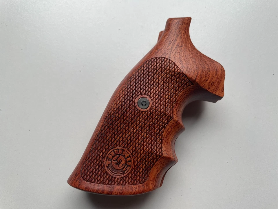 Neue dekorative Zielscheibengriffe für Stier Medium/Large Frame SQUARE BUTT 44, 65, 66