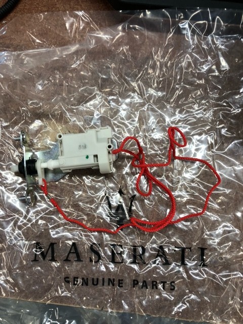 New Ferrari 599 SA Aperta tailgate with bracket actuator 67489500