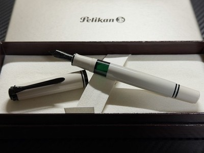 Near Mint Pelikan Souveran M670 Warm Gray EF Extra Fine Fountain Pen