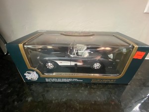 Road Tough Chevrolet Corvette 1957 Model Car 1:18 Scale Vintage New In Box