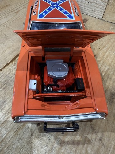 Vintage ERTL 1969 Dodge Charger Dukes Of Hazzard General Lee Scale 1:18 Die Cast - Picture 3 of 10