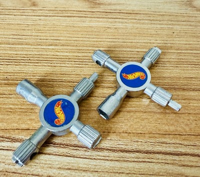 1997 Hot Wheels Mechanix 4 Way Lug Allen Wrench Multi Tool Hex Nut Lot of 2