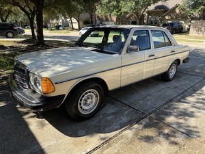 1985 Mercedes-Benz 300-Series DT